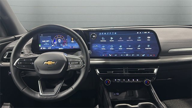 Used 2025 Chevrolet Traverse LT image 11