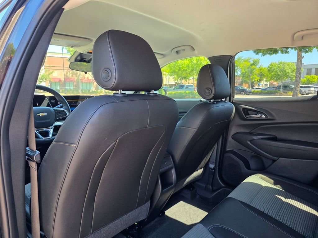 Used 2025 Chevrolet Trax LT w/ Driver Confidence Package FWD image 27