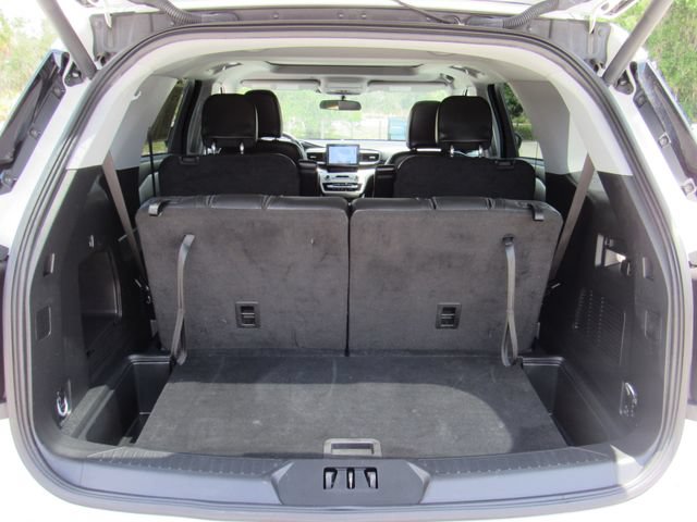 Used 2023 Ford Explorer XLT w/ Equipment Group 202A RWD image 15