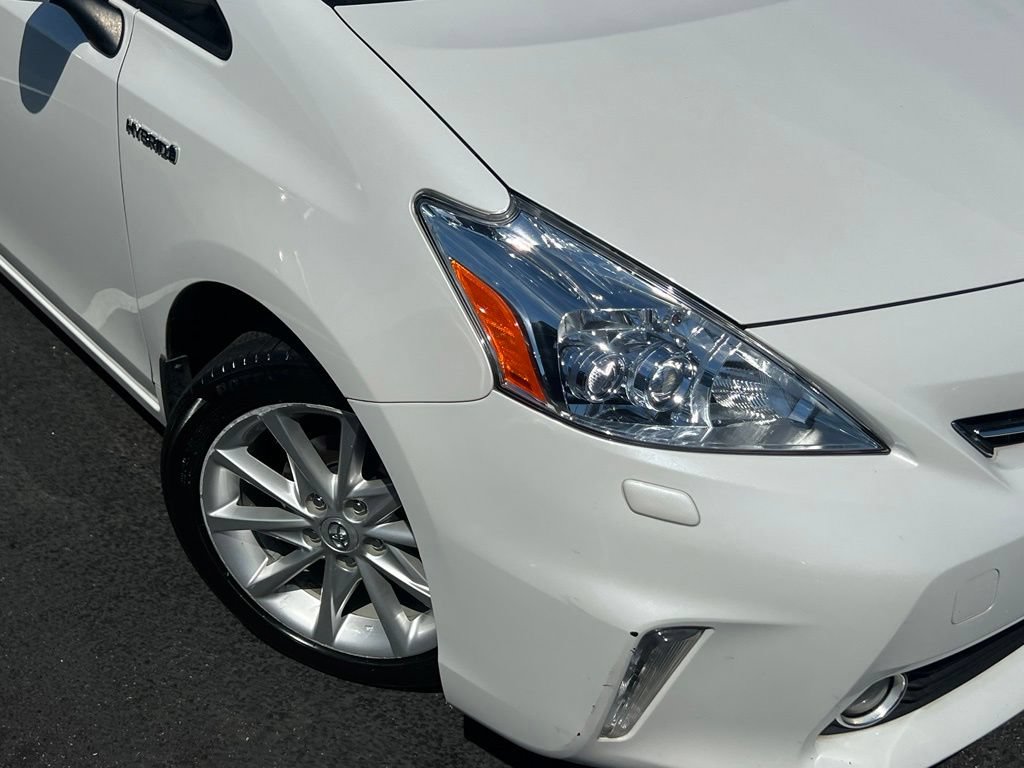 Used 2012 Toyota Prius V Five FWD image 2