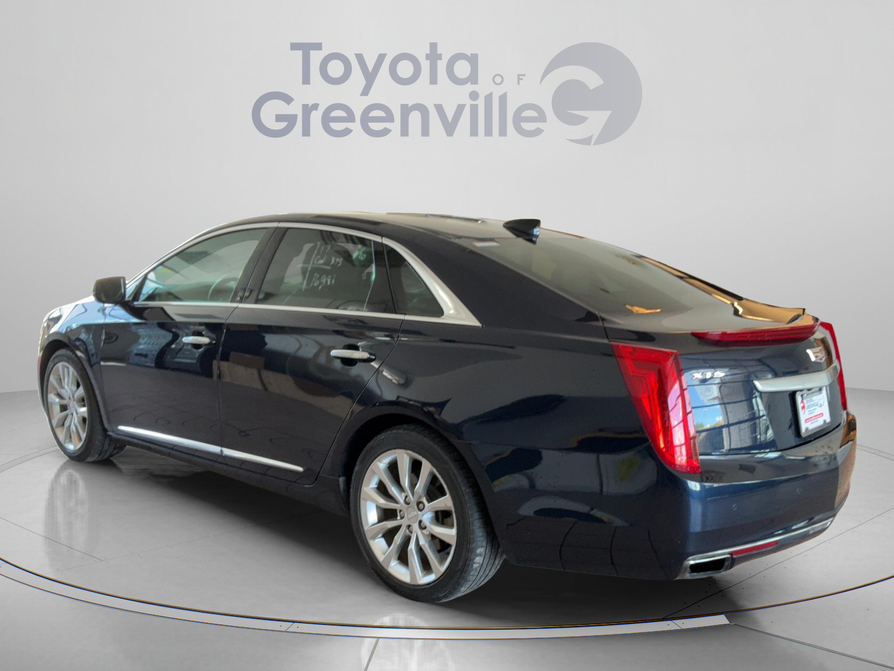 Used 2017 Cadillac XTS Luxury w/ Driver Awareness Package FWD image 4