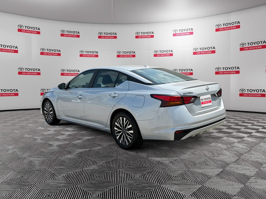 Used 2025 Nissan Altima 2.5 SV FWD image 7