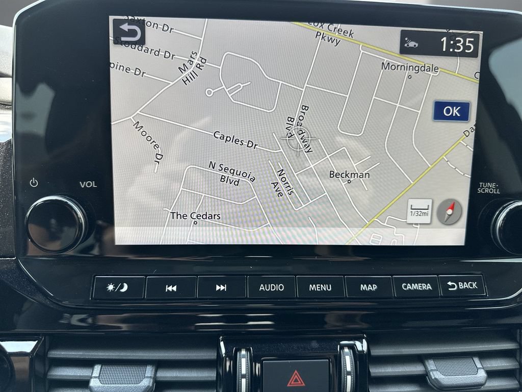 Used 2025 Nissan Pathfinder SL w/ SL Premium Package FWD image 22
