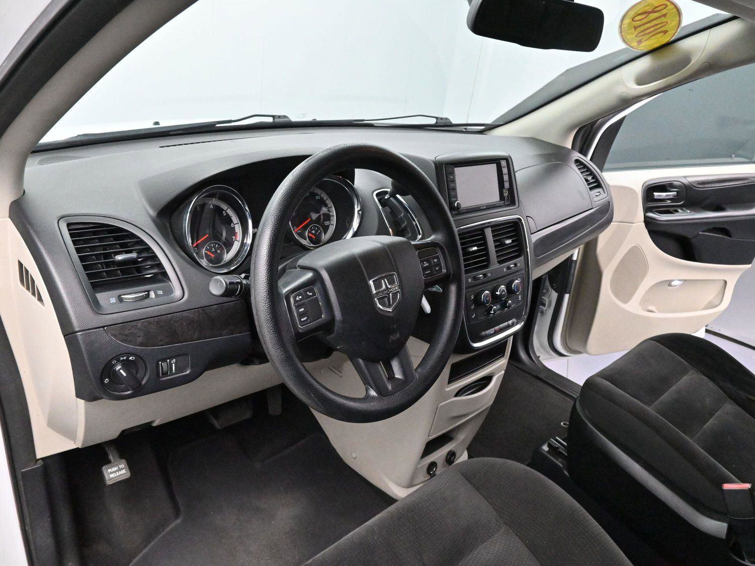 Used 2018 Dodge Grand Caravan SE w/ UConnect Hands-Free Group image 14