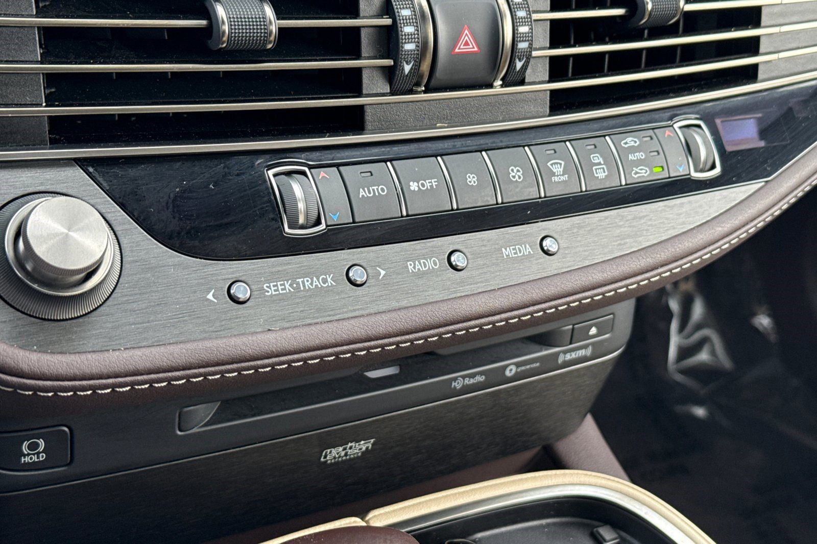 Used 2018 Lexus LS 500h w/ Luxury Package RWD image 26