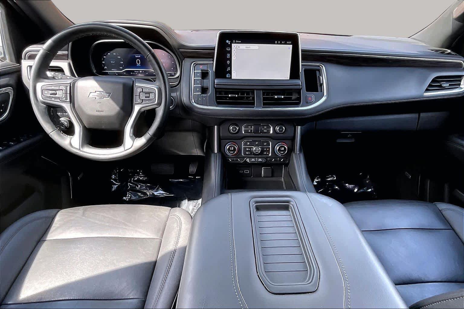 Used 2023 Chevrolet Suburban Z71 w/ Luxury Package AWD/4WD image 15