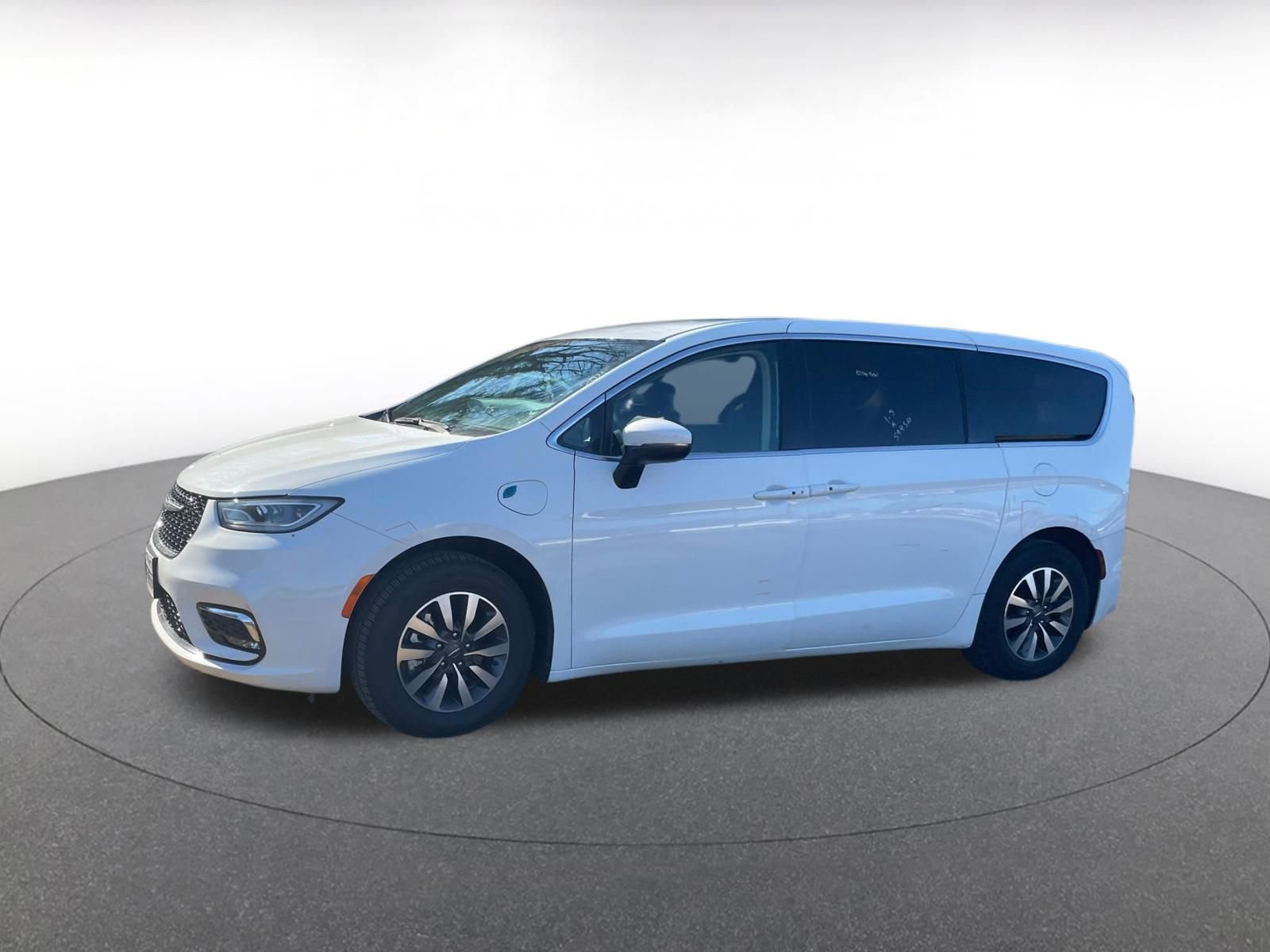 Used 2023 Chrysler Pacifica Touring-L image 7