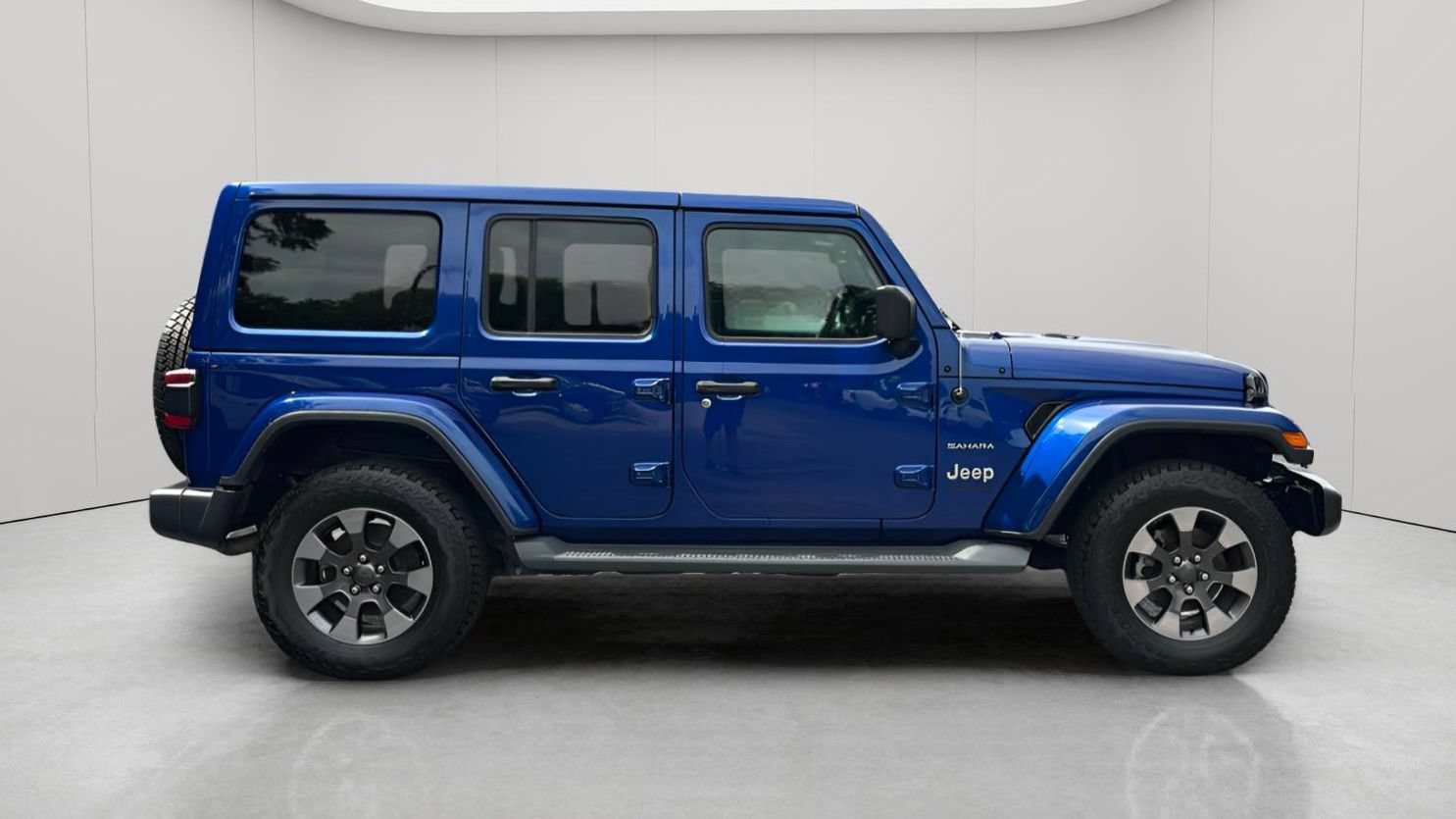 Used 2019 Jeep Wrangler Unlimited Sahara AWD/4WD image 3