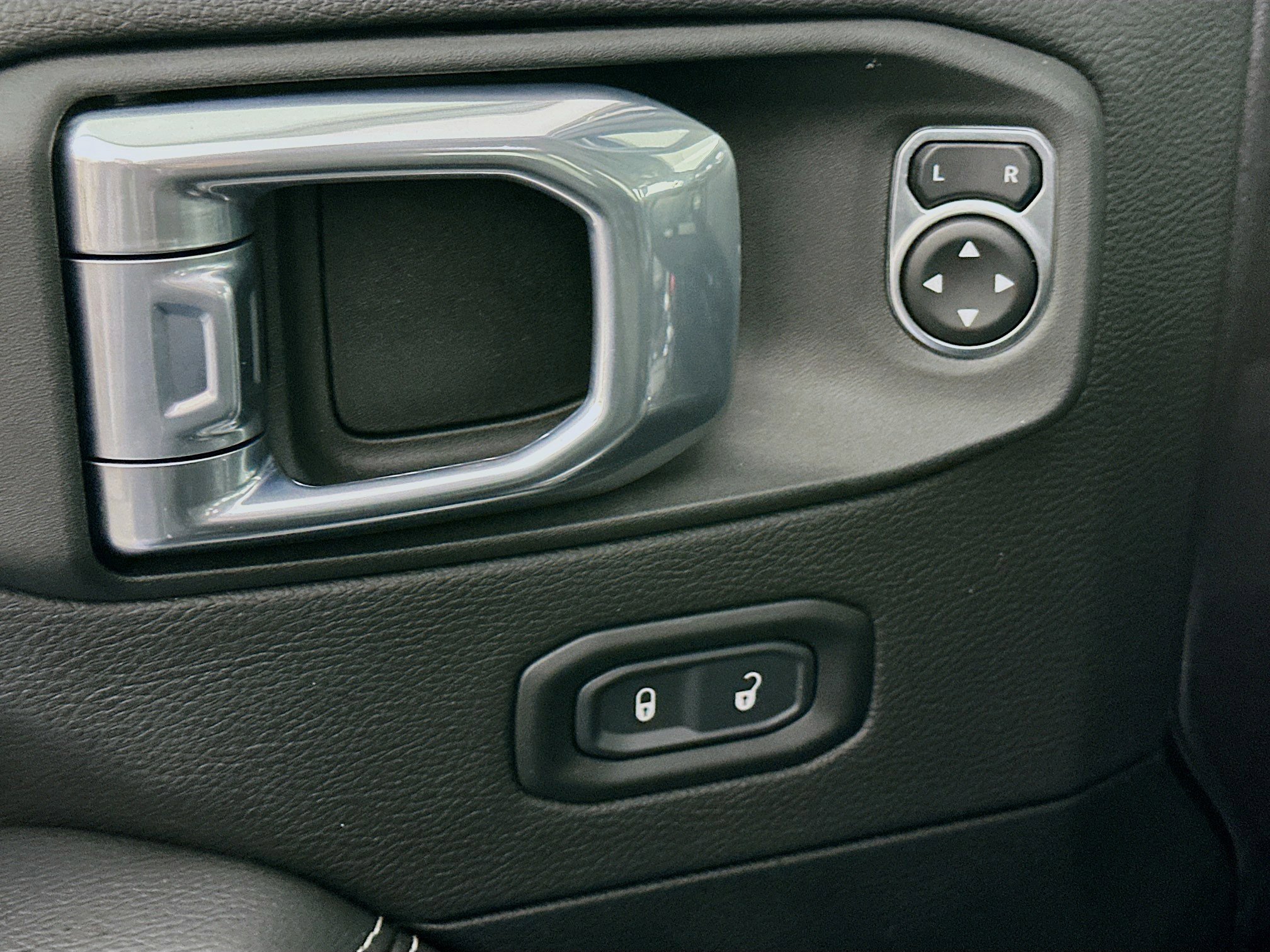 Used 2022 Jeep Wrangler Sahara image 15