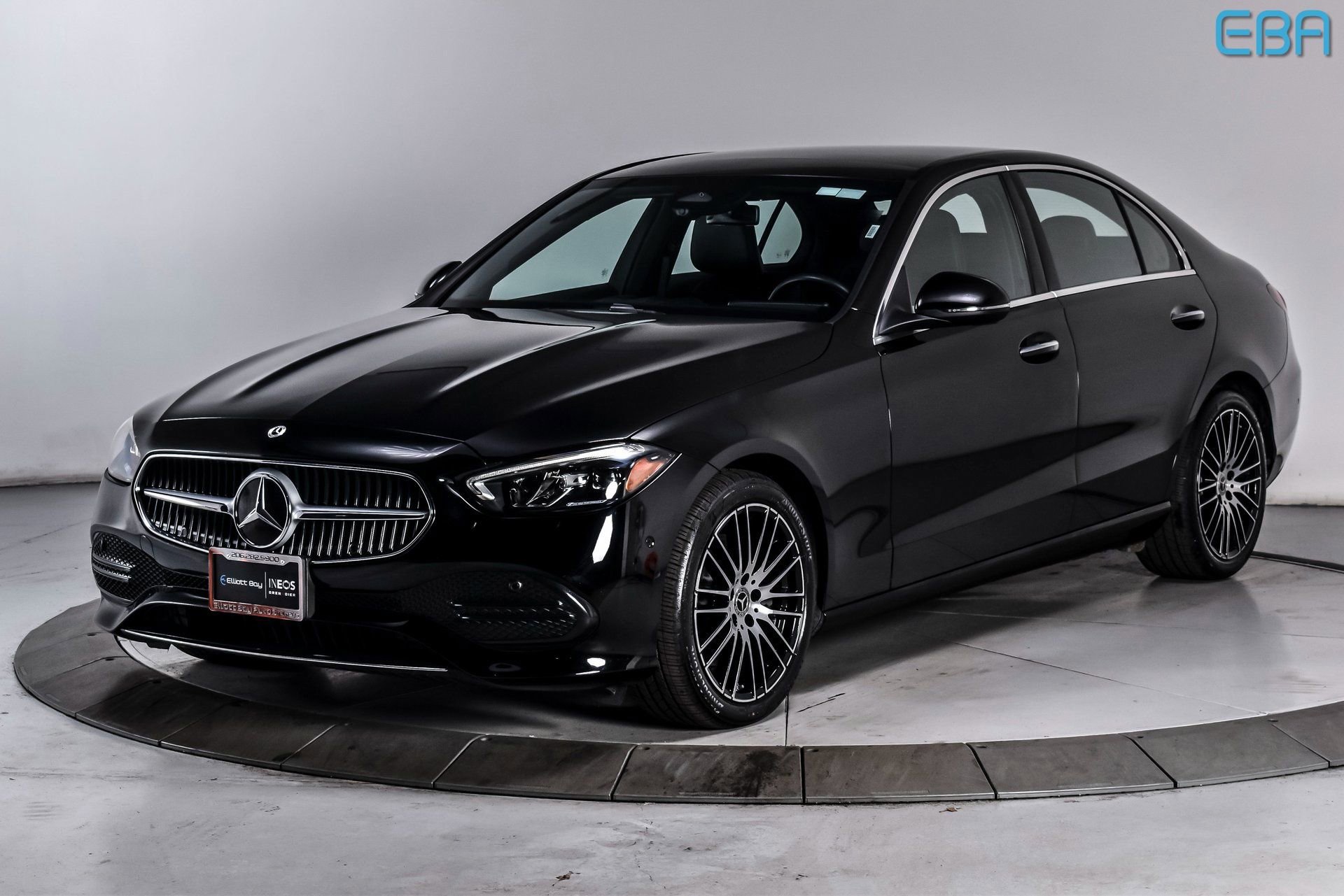 Used 2025 Mercedes-Benz C 300 4MATIC Sedan image 2