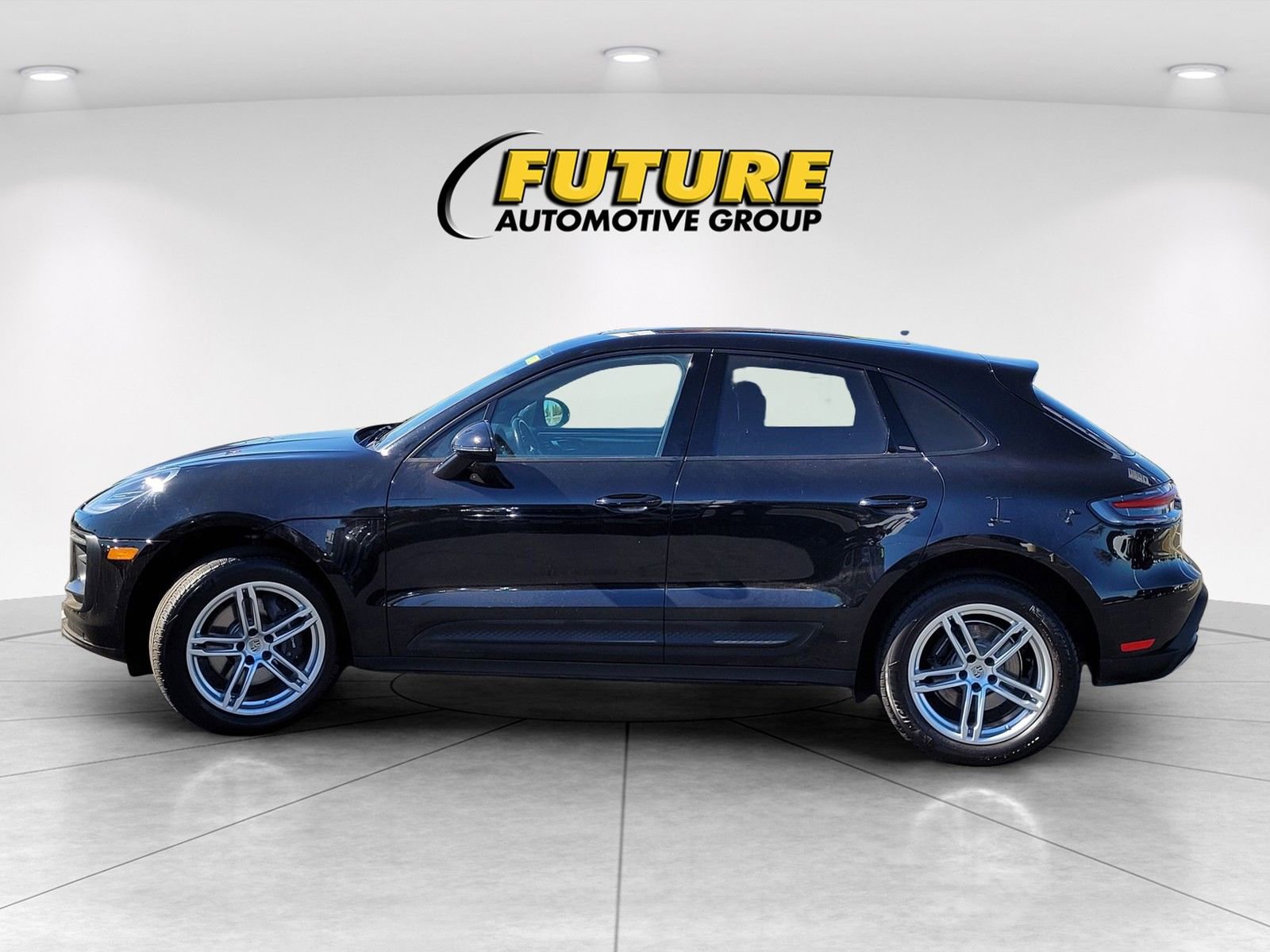 Used 2024 Porsche Macan image 8