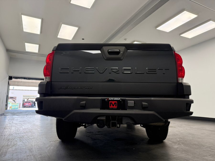 Used 2003 Chevrolet Avalanche 4x4 w/ Suspension Package, Off-Road image 9