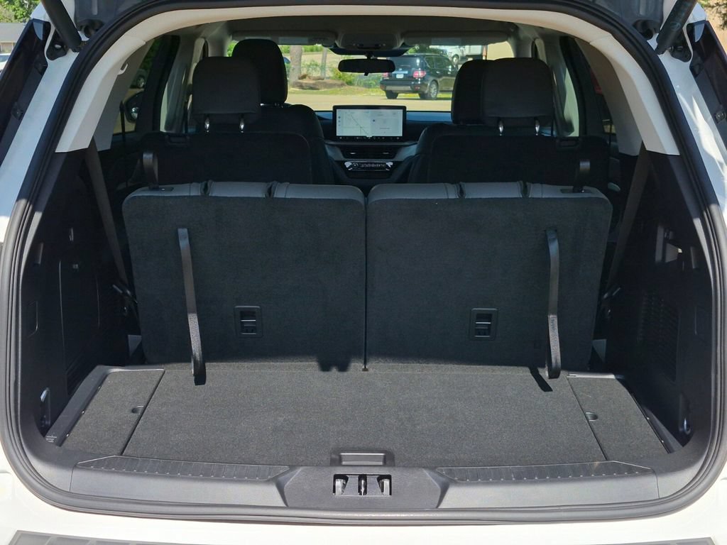 Used 2025 Ford Explorer Active w/ Active Comfort Package RWD image 9