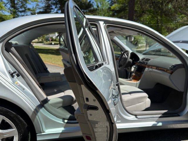 Used 2007 Mercedes-Benz E 350 Sedan image 24