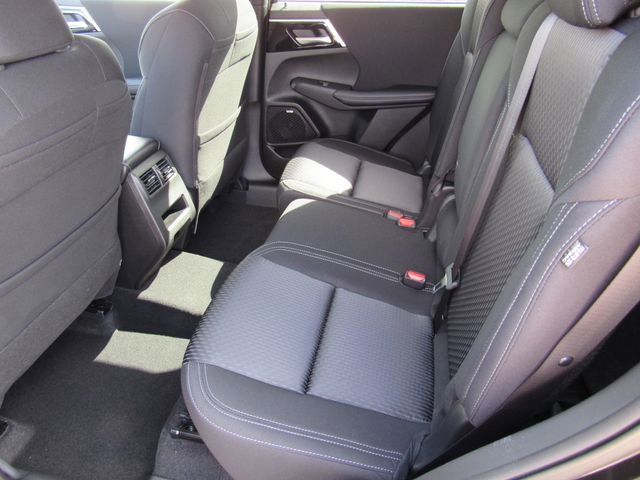 New 2026 Mitsubishi Outlander ES image 13