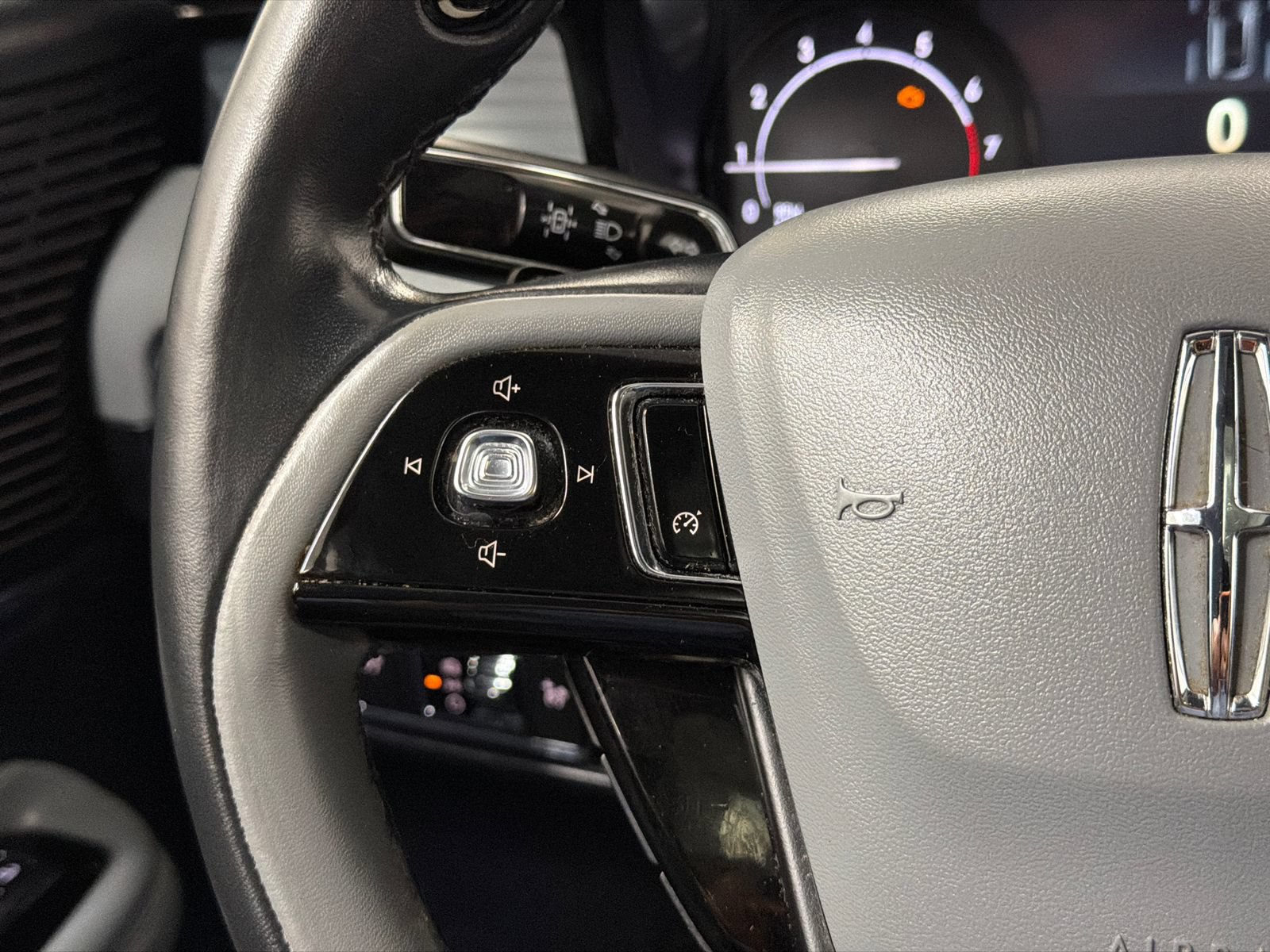 Used 2022 Lincoln Corsair AWD w/ Premium Package image 23