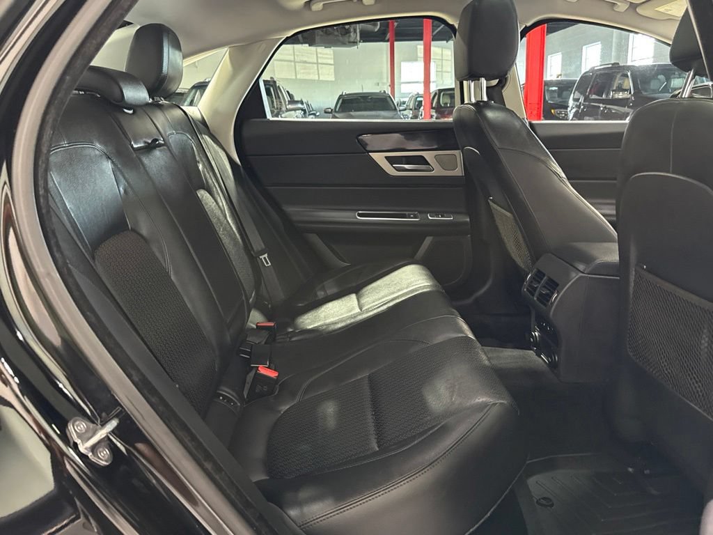 Used 2017 Jaguar XF Prestige AWD/4WD image 26