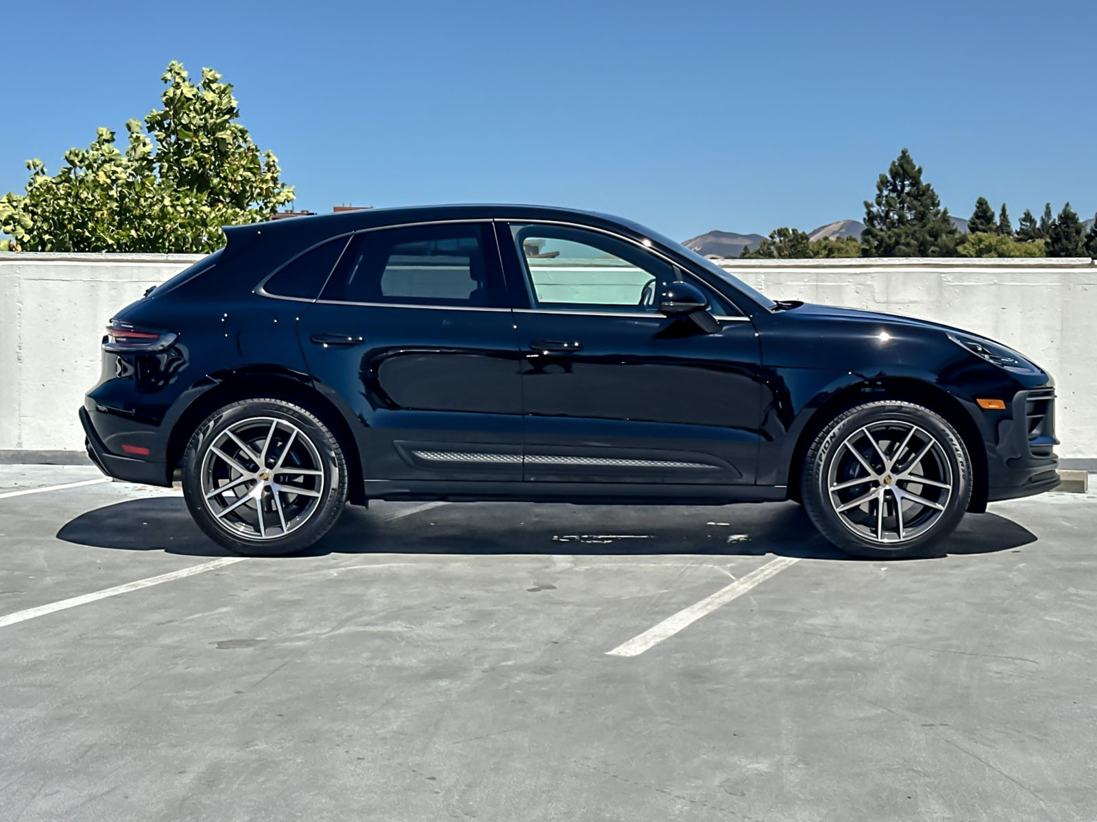Certified 2026 Porsche Macan AWD/4WD image 10