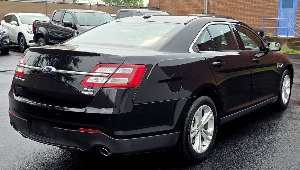Used 2019 Ford Taurus SEL w/ Equipment Group 201A AWD/4WD image 2