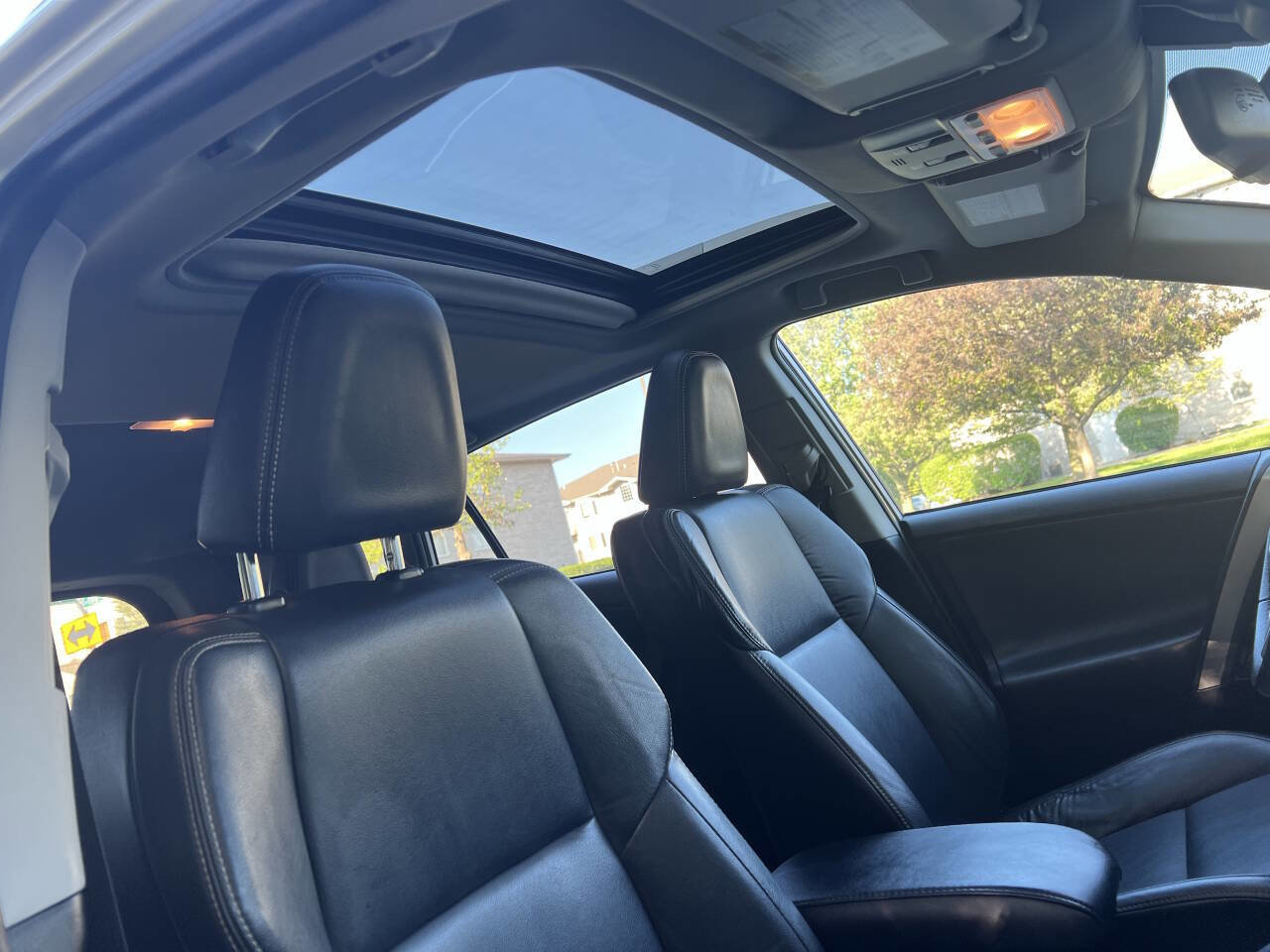Used 2015 Toyota RAV4 Limited w/ Technology Package image 23