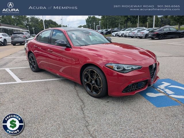 Used 2025 Alfa Romeo Giulia AWD w/ Driving Assist Package image 9