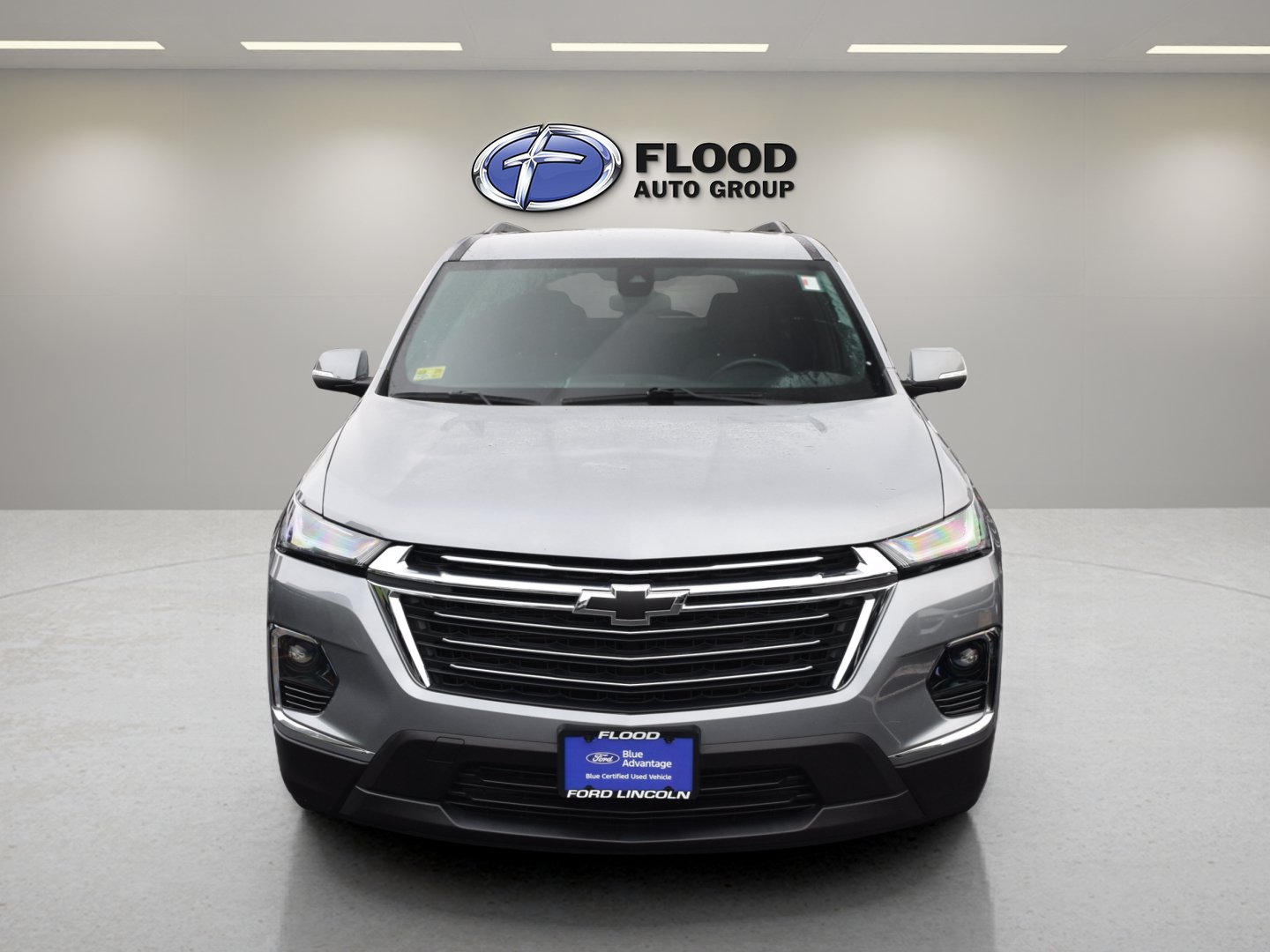 Used 2023 Chevrolet Traverse LT w/ LPO, Floor Liner Package AWD/4WD image 2