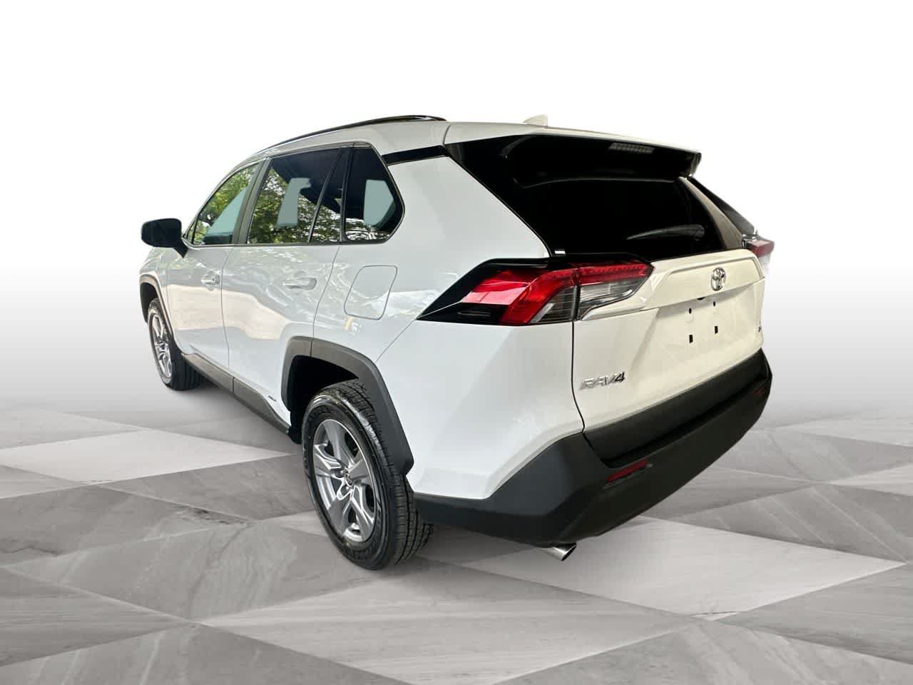 Used 2025 Toyota RAV4 LE AWD/4WD image 6
