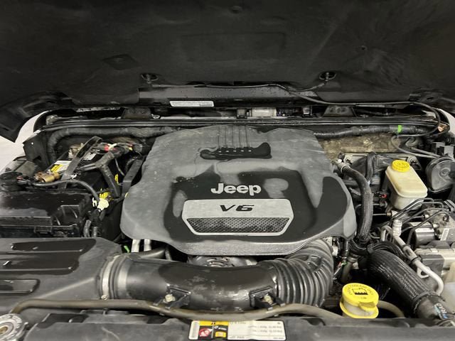 Used 2014 Jeep Wrangler Unlimited Sahara w/ Dual Top Group image 28