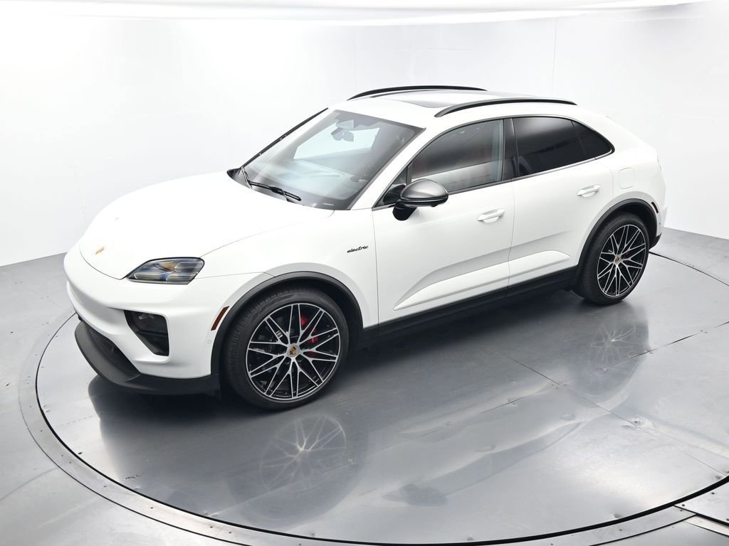 Certified 2025 Porsche Macan 4S Electric AWD/4WD image 30