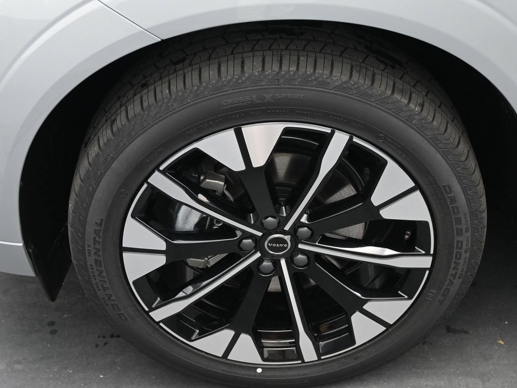 New 2026 Volvo XC60 B5 Plus w/ Protection Package Premier AWD/4WD image 4