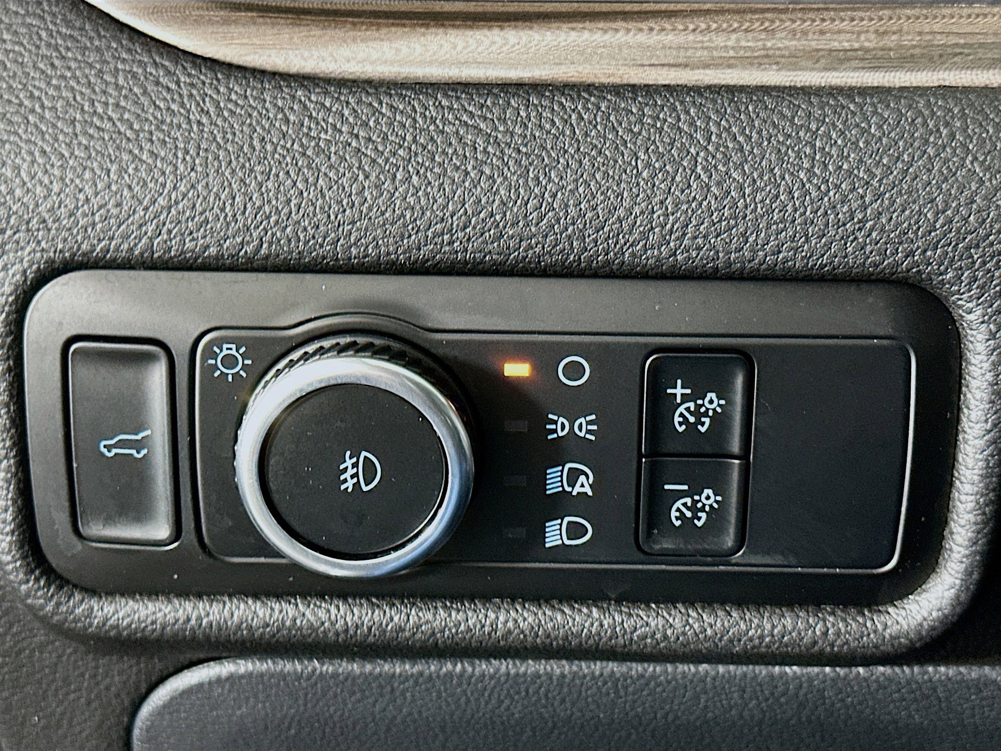 Used 2024 Ford Explorer Limited image 17