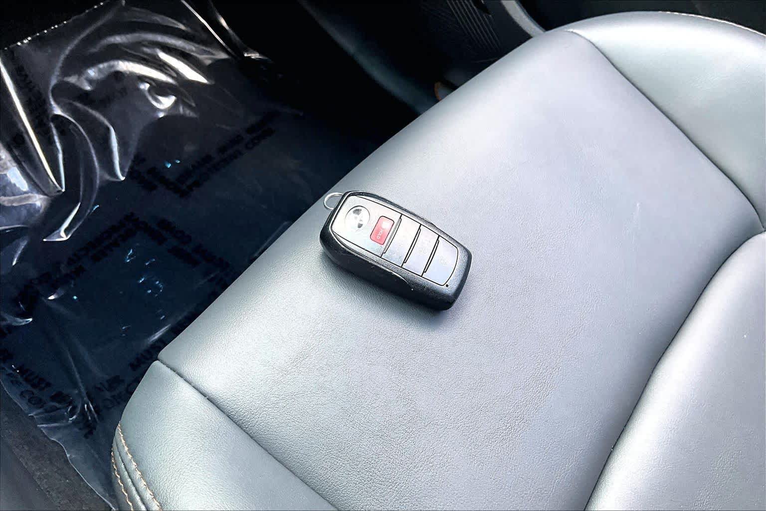 Used 2023 Toyota Venza XLE AWD/4WD image 14