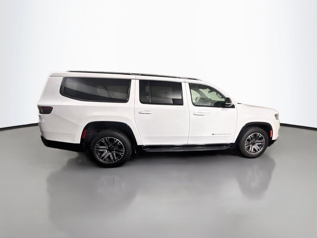 Used 2024 Jeep Wagoneer L Series II w/ Flexible Seating Group RWD image 11