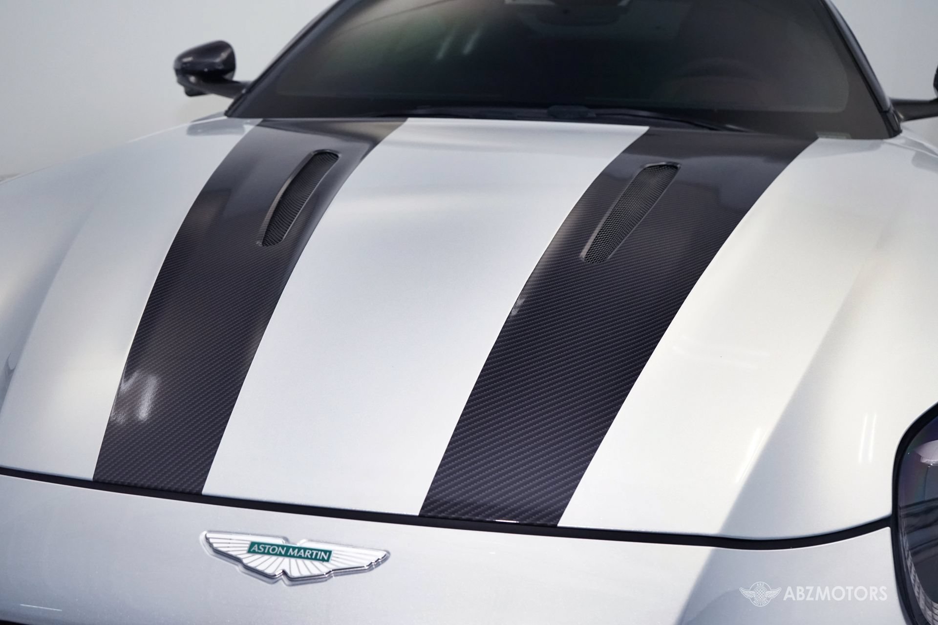 Used 2025 Aston Martin DB12 Coupe RWD image 14
