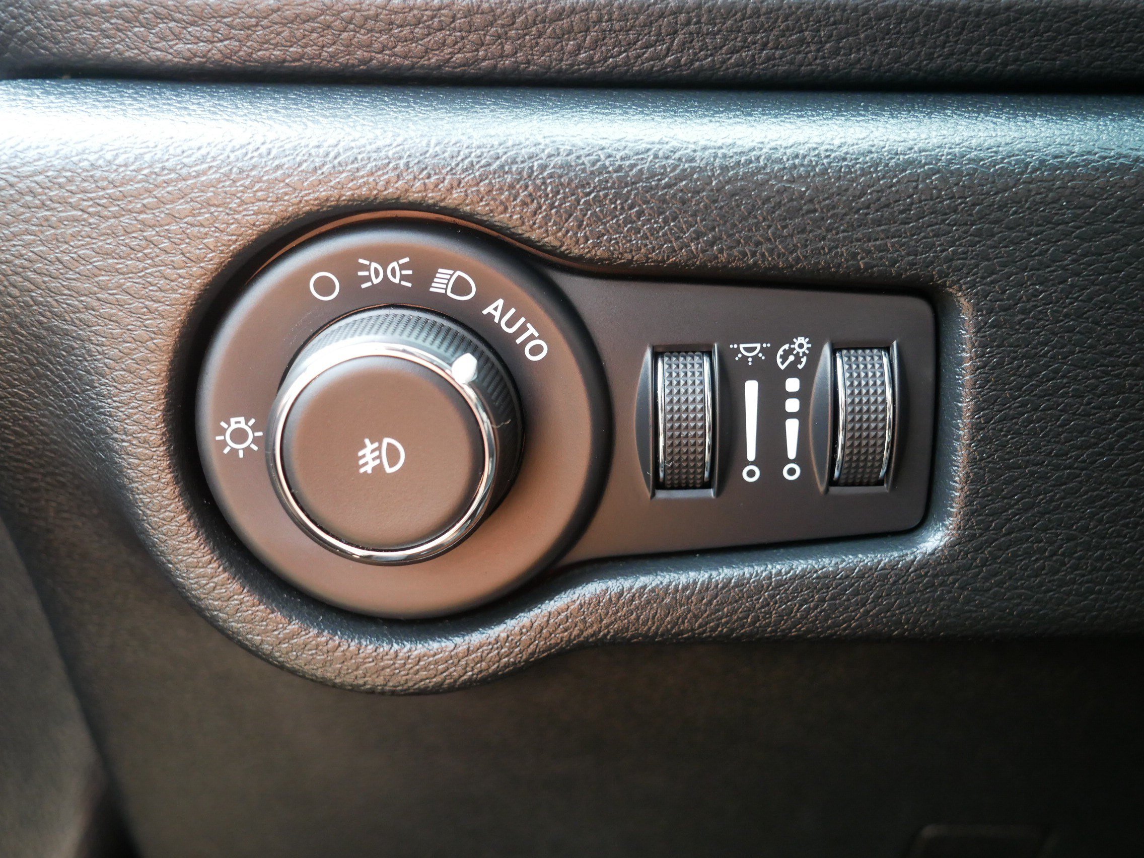 Used 2025 Chrysler Pacifica Limited FWD image 26