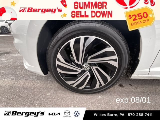 Certified 2021 Volkswagen Jetta SEL Premium FWD image 1