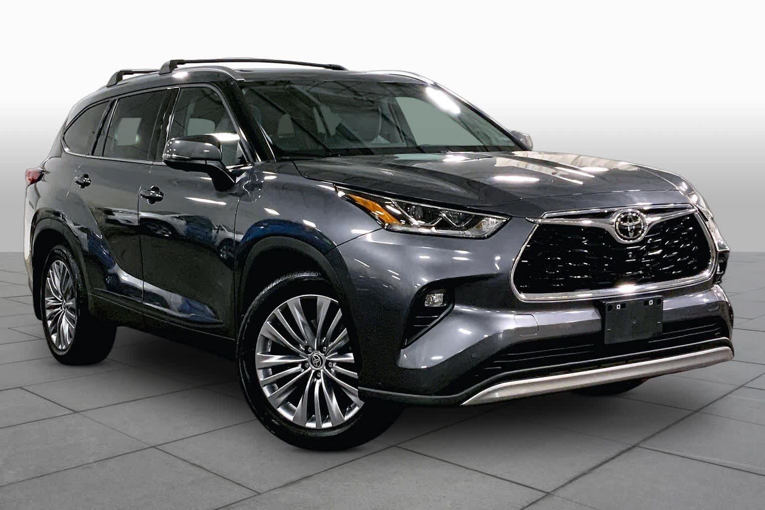 Used 2023 Toyota Highlander Platinum AWD/4WD image 3