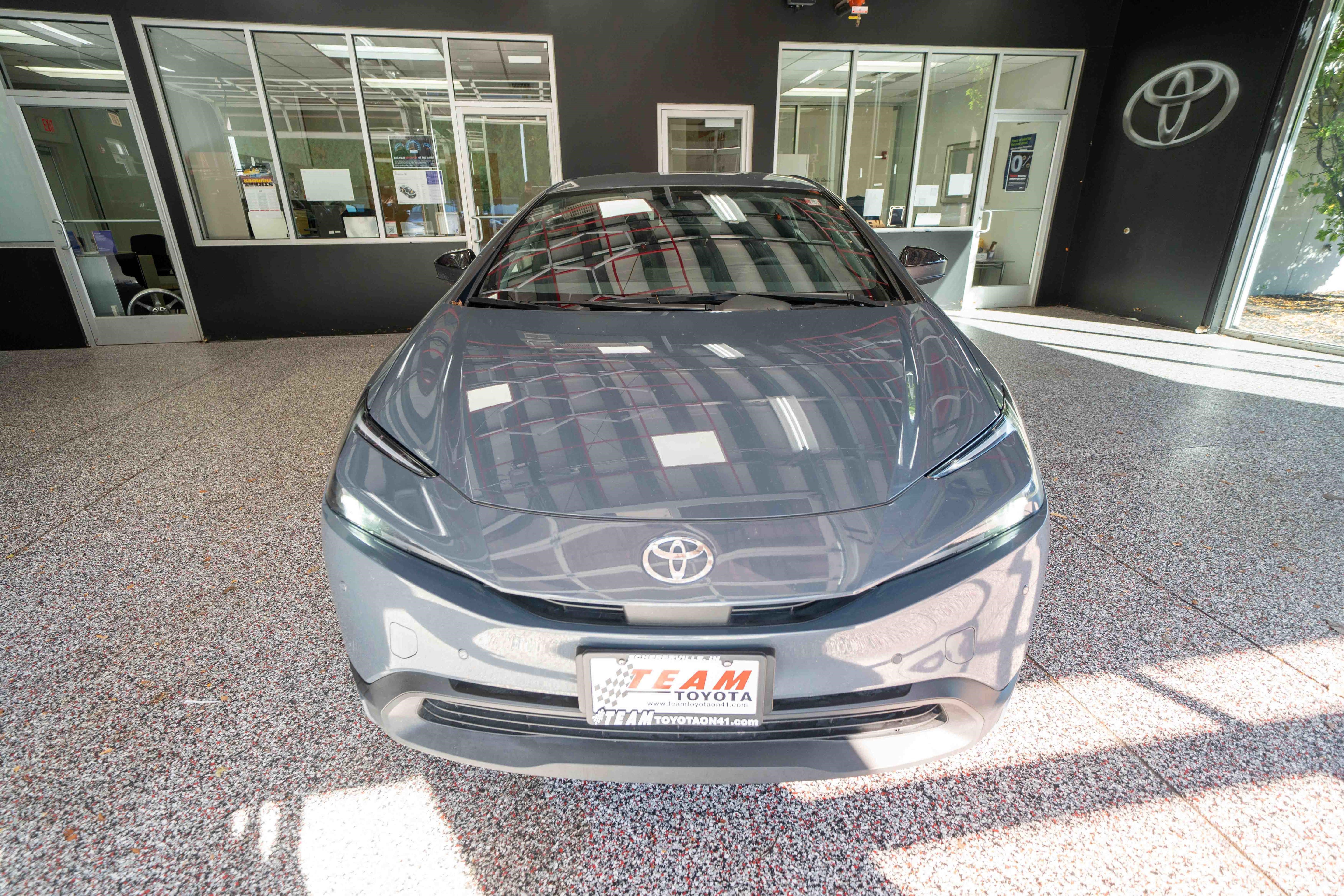 Used 2025 Toyota Prius LE FWD image 6