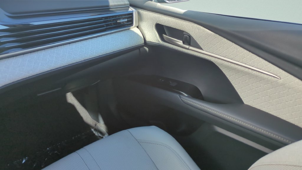 Used 2025 Toyota Camry XLE w/ Premium Plus Package FWD image 12
