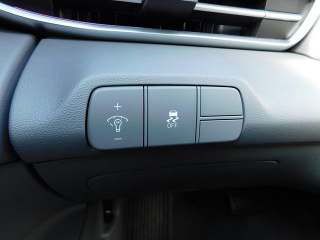 Used 2025 Hyundai Elantra SEL image 25