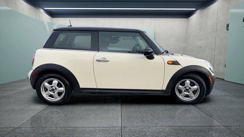 Used 2010 MINI Cooper Hardtop image 6