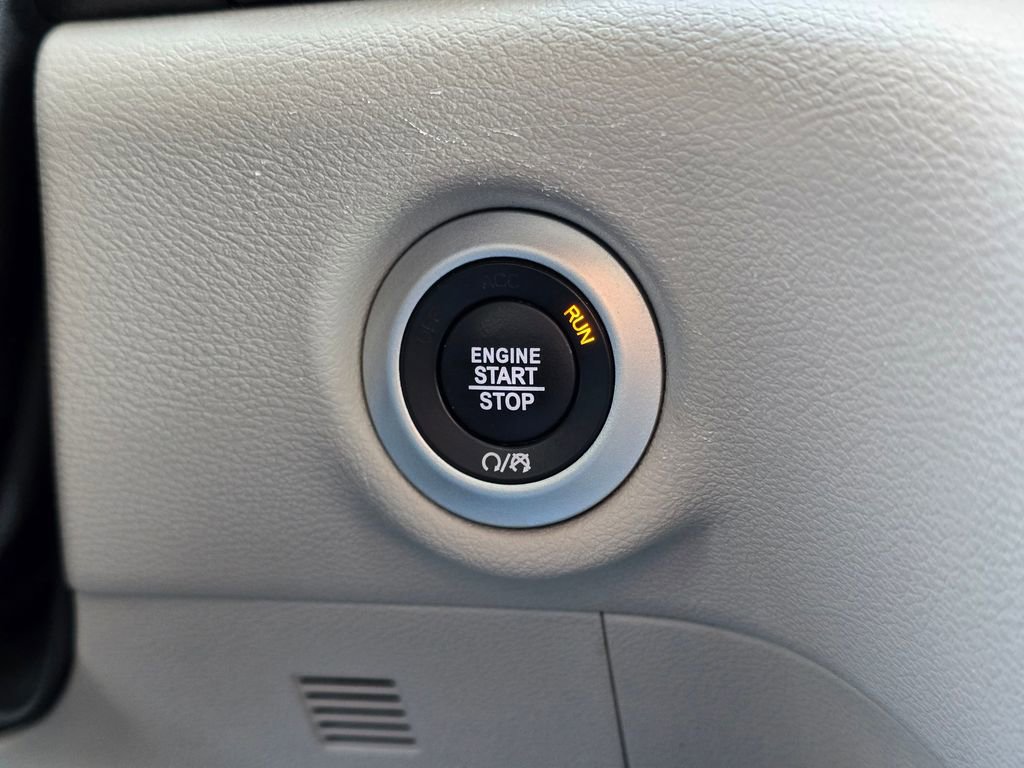 Used 2024 Chrysler Pacifica Touring-L image 35