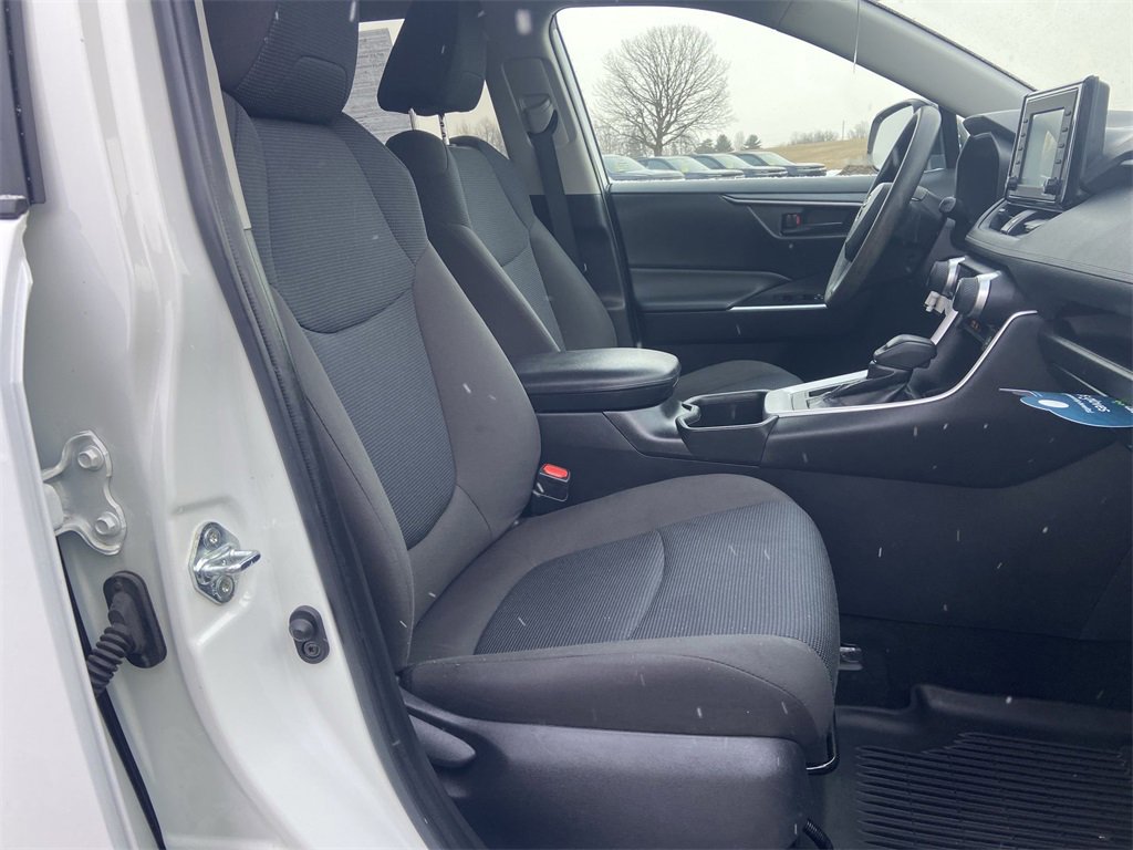 Used 2022 Toyota RAV4 LE image 27
