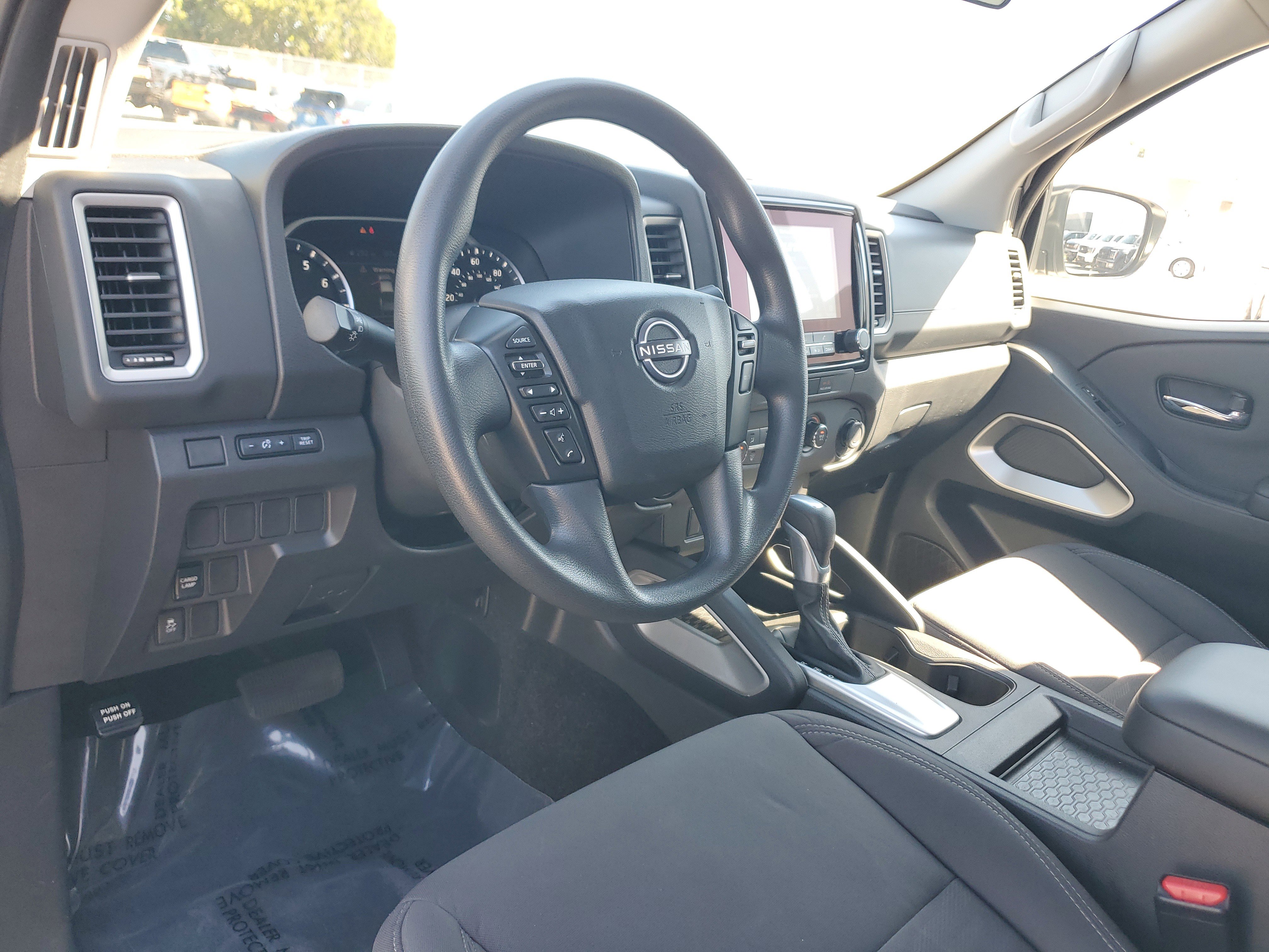 Used 2024 Nissan Frontier SV image 9