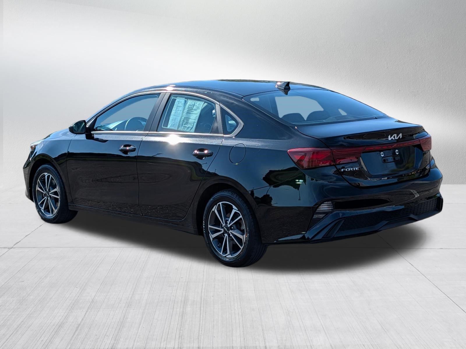Certified 2023 Kia Forte LXS FWD image 5