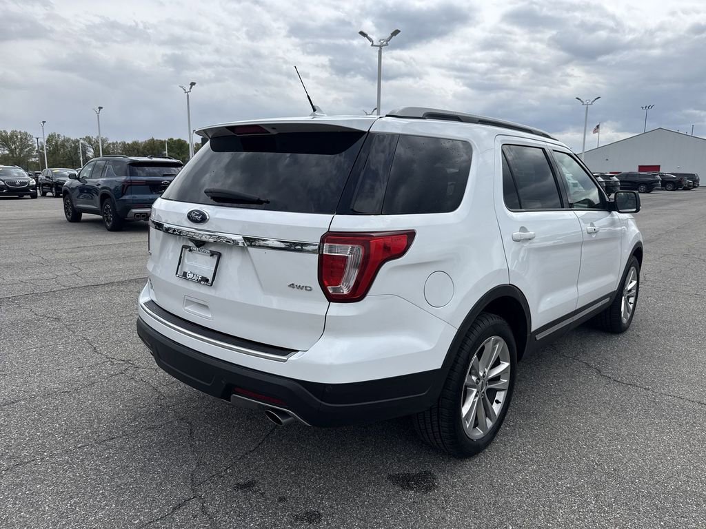 Used 2018 Ford Explorer XLT w/ Equipment Group 202A AWD/4WD image 8