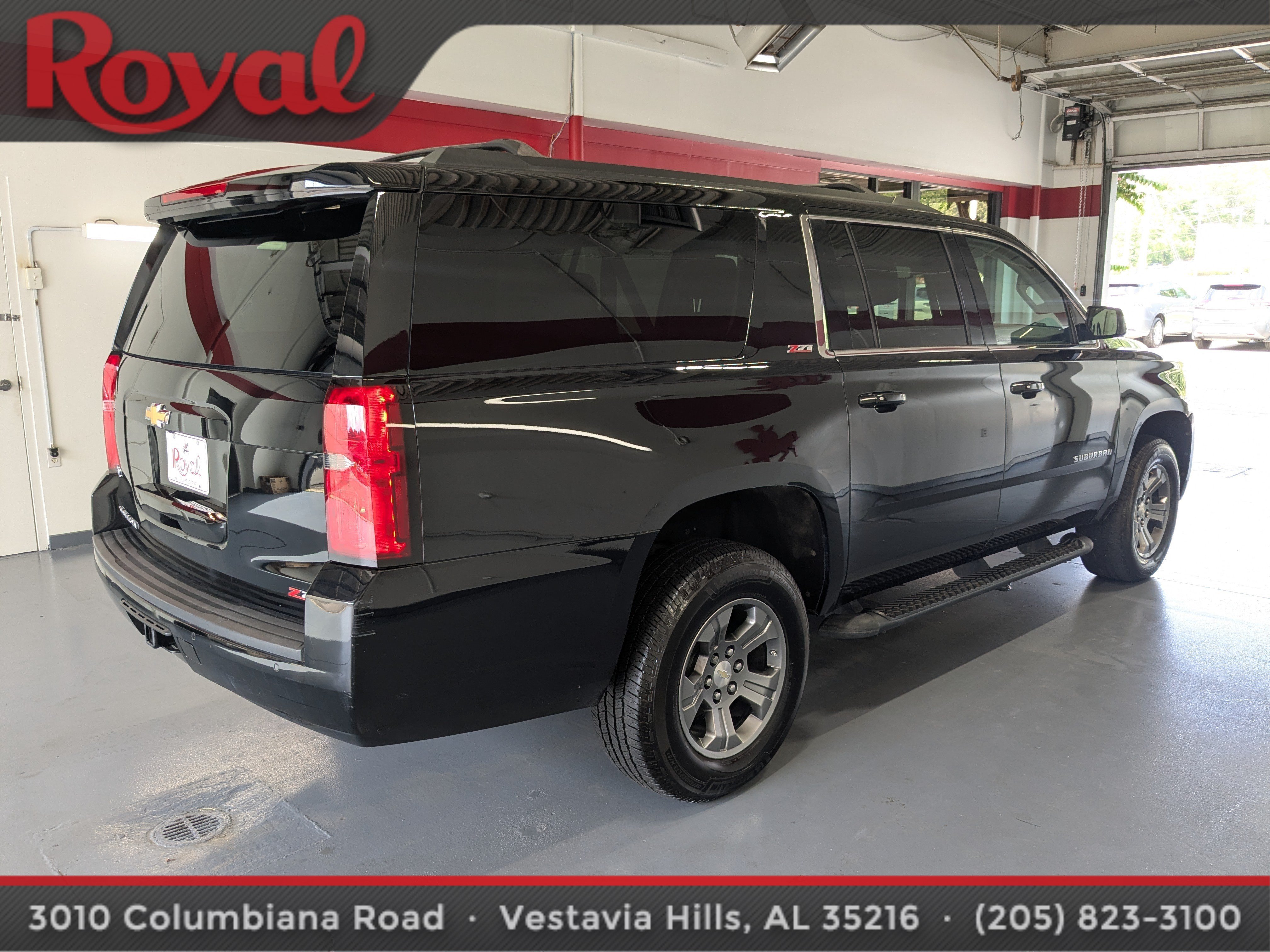 Used 2018 Chevrolet Suburban LT AWD/4WD image 4