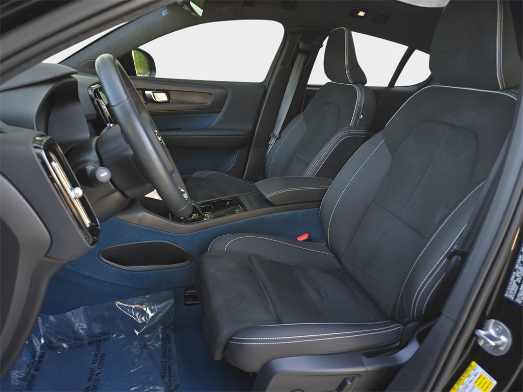 Used 2022 Volvo C40 P8 Recharge Ultimate image 14