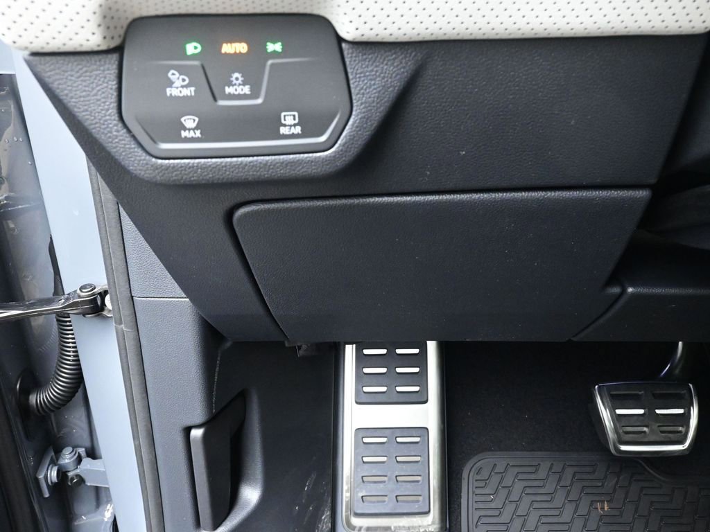 New 2026 Volkswagen Atlas Cross Sport SEL Premium R-Line image 16