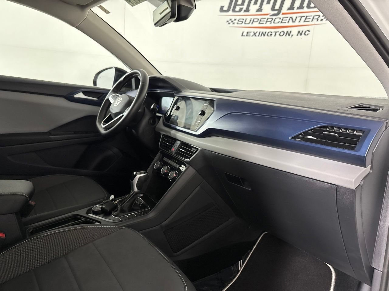 Used 2023 Volkswagen Taos SE w/ Panoramic Sunroof Package AWD/4WD image 32